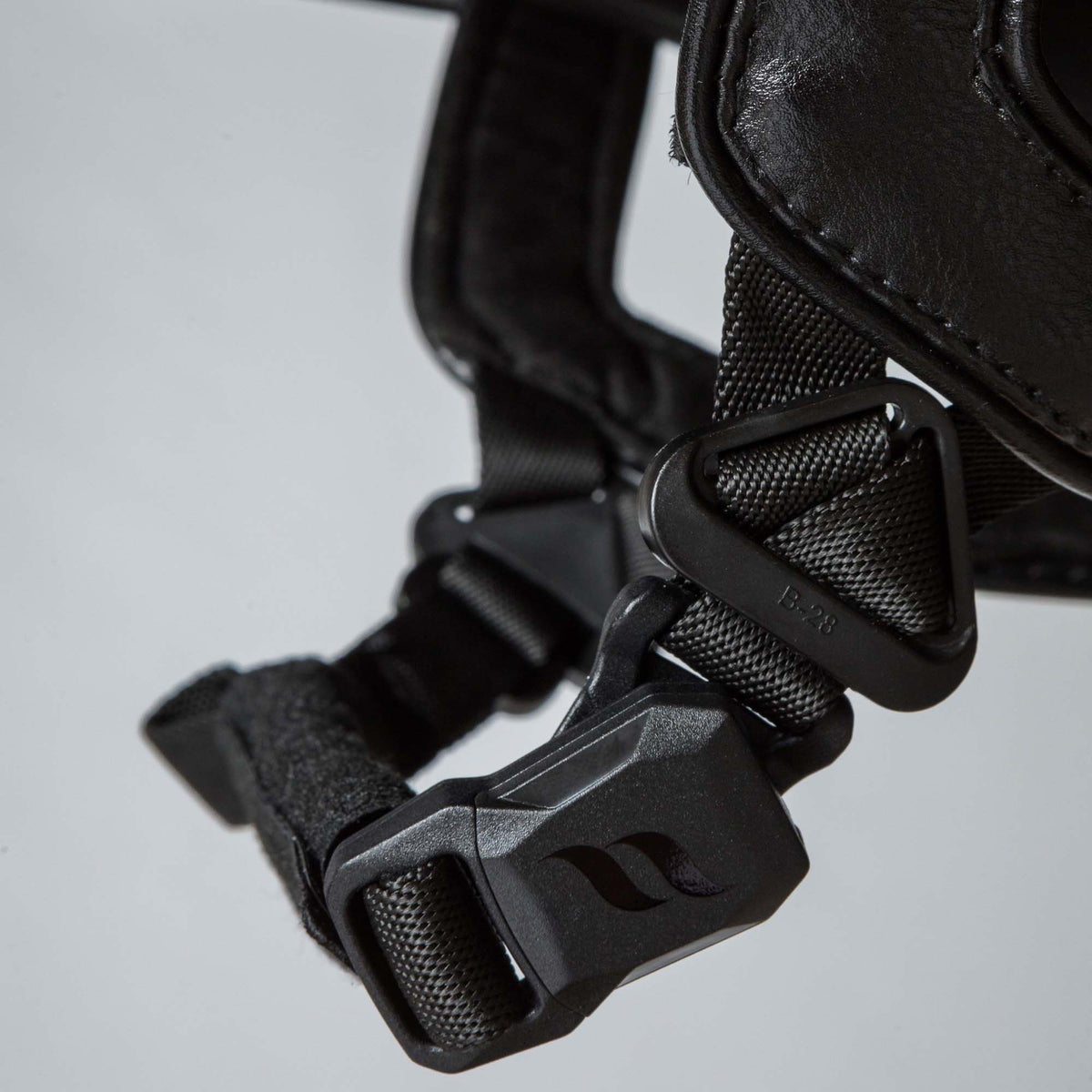 Caracas Rijhelm Glossy Black