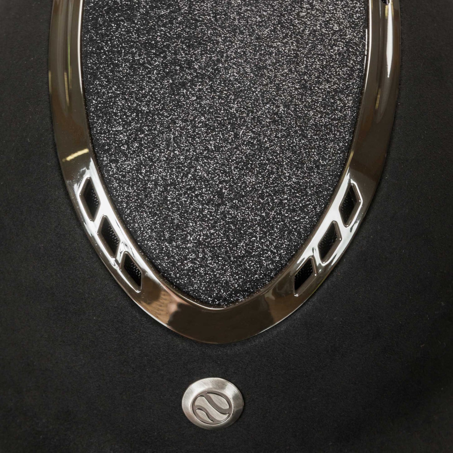 EQ3 "Pardus" Microfiber with Adjustable Wheel - Black Sand
