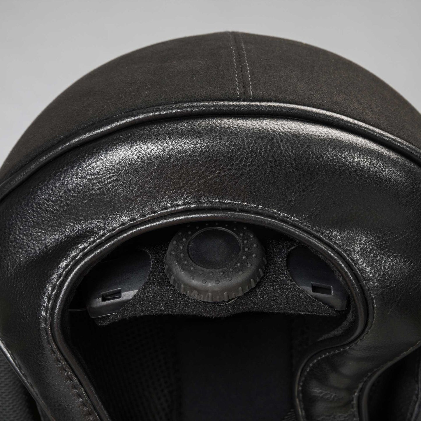 EQ3 "Pardus" Microfiber with Adjustable Wheel - Black Sand